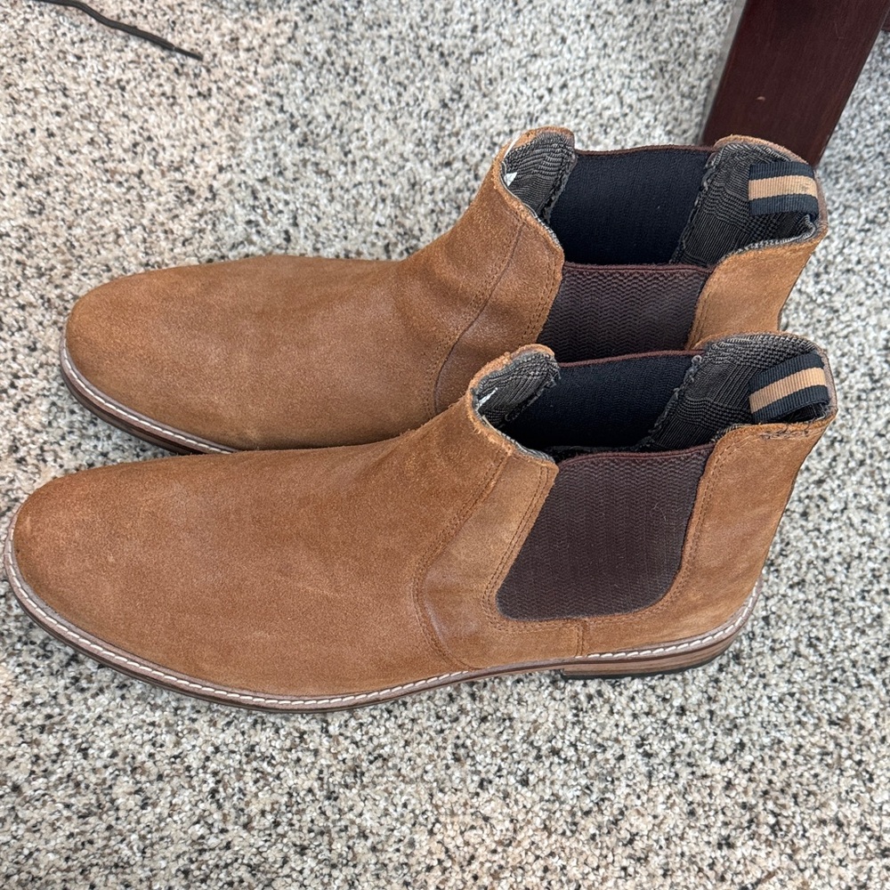 Buckle Men's Suede Chukka Boots - Tan Brown
